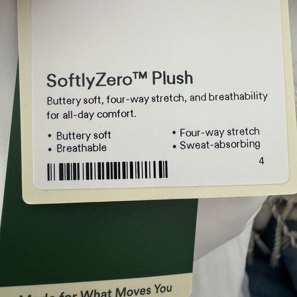 HALARA SoftlyZero Plush Padded V Neck Plain Tank Top Small NWT - Picture 6 of 7